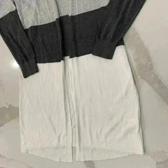 Simply Noelle NWT Colorblock Gray/White Open Front Cardigan Sweater Women’s S/M - Picture 2 of 6